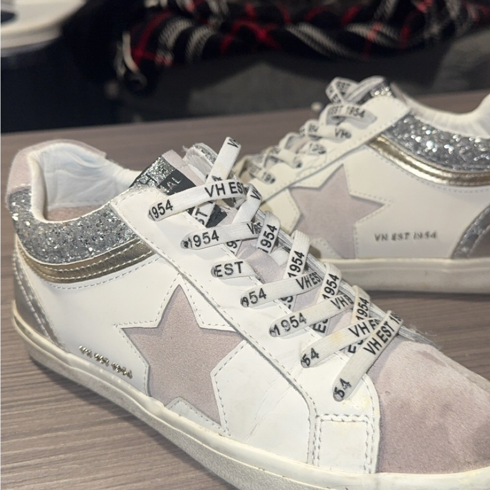 VINTAGE HAVANA sz 8 Women's White and Silver Sneakers